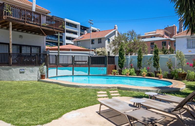 1 Bedroom Property for Sale in Sea Point Western Cape